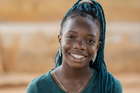 童年粉色的关闭笑脸非洲女孩混合图片
