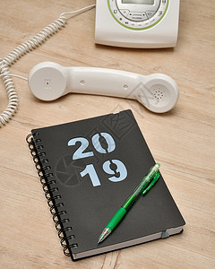 2019年的日记铅笔和木本电话拨号办公室接收者图片