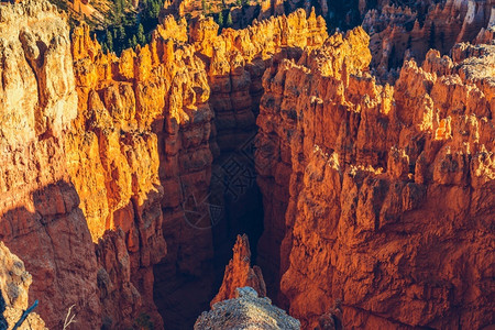 著名的岩石美国犹他州布莱斯峡谷公园日落图片