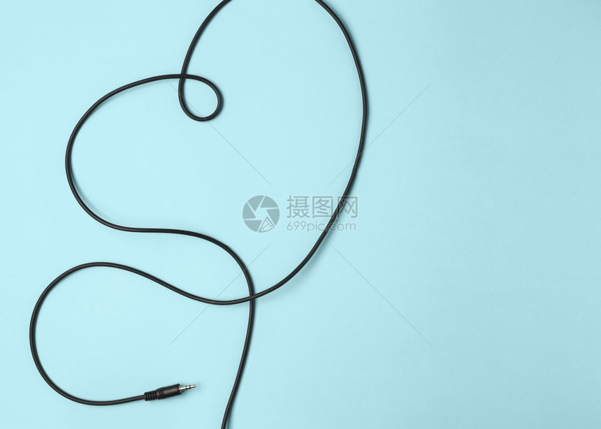高分辨率光相心形黑电缆高品质照片键盘平坦的象征图片