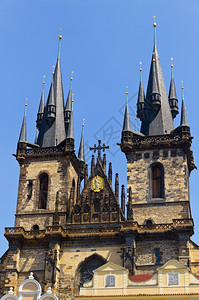 老的古捷克布拉格著名的教堂钟声会Tyn艺术图片