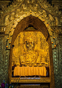 脸钻石缅甸曼德勒的马哈穆尼佛或米亚穆尼佛像拱背景