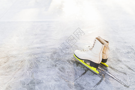 追求花样滑冰破裂缝冬天图片