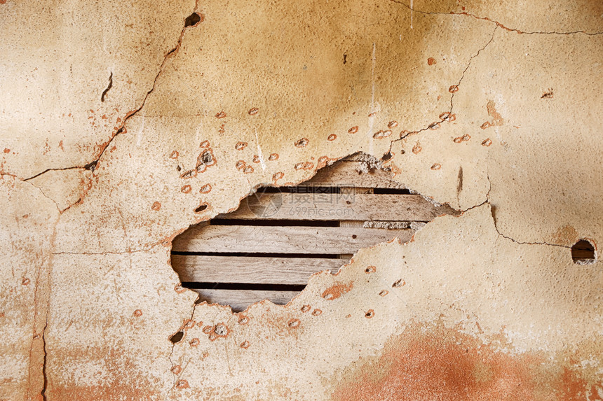 车床华盛顿鬼城Govan的一所旧校舍内墙上一块石膏碎裂的形成天然背景建筑的内部图片