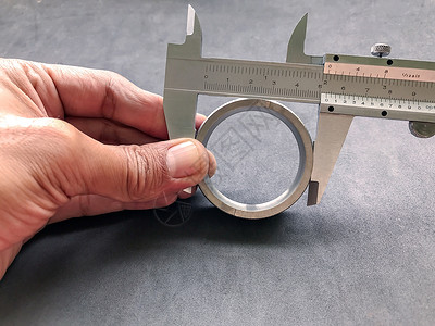 质量VernierCaliper是精确测量作品长度厚和深的工业应用中不可或缺的工具QUIIIEB统治者尺寸背景