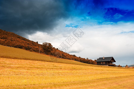 戏剧旅游经典挪威小屋风景背高清经典挪威小屋风景背图片