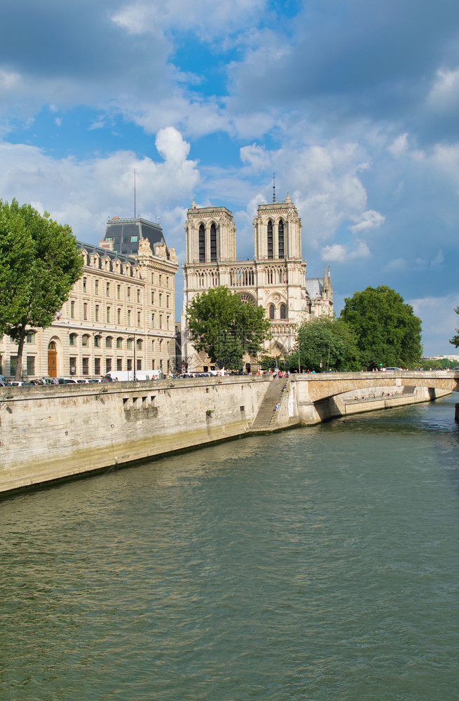 历史巴黎法国2014年7月法国对圣母与游客的外观这是法国最受访问的里程碑引用文化图片