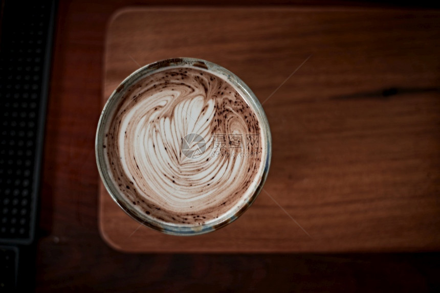 爱有选择焦点杯热拿铁艺术咖啡重点是白泡沫热拿铁艺术咖啡可品尝图片