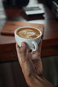 可选择的浓咖啡有焦点杯热拿铁艺术咖啡重点是白泡沫热拿铁艺术咖啡品尝图片