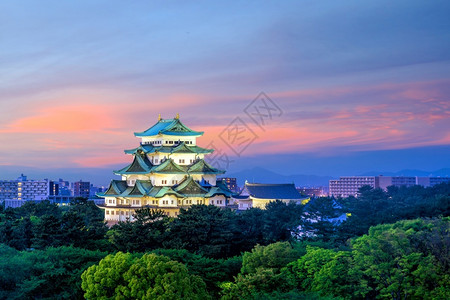 风景日落时名古屋城堡和日本市天际线暮塔图片