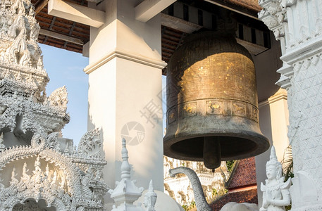 历史的旅游古老钟声响起在泰兰拜林神庙佛教徒高清图片