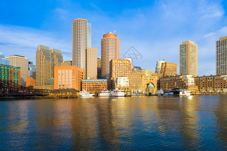 户外美国马萨诸塞州波士顿黎明市金融区天线和港湾城市的中心图片