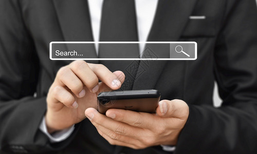 为了在线的关键词商界人士使用智能手机搜索网页互联信息数据SWT图片