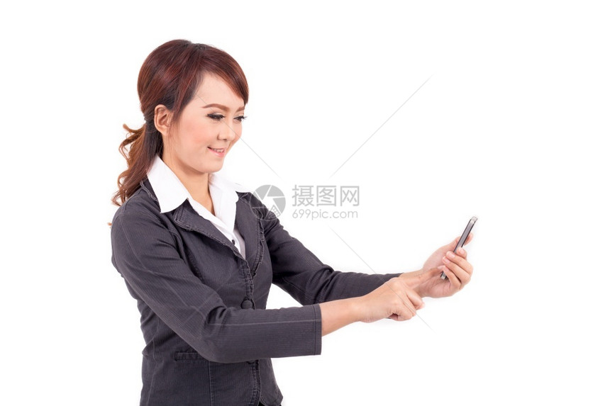 持有白色背景手机的年轻商业女青家轻的快乐电话图片