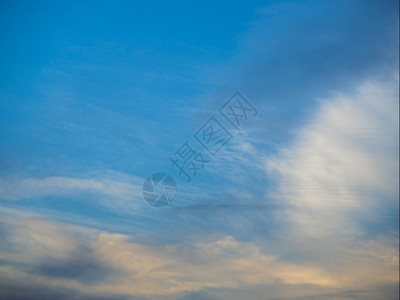 活力天空之光白云笼罩的清蓝天空明亮图片