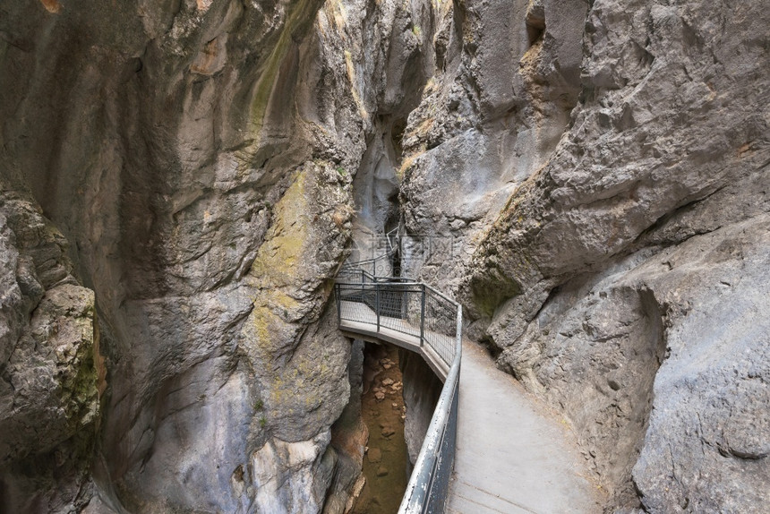 西班牙布尔戈斯的拉耶克峡谷风景游客卡斯蒂利亚图片