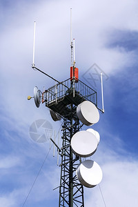 移动的铁塔通信用各种天线钢塔行业沟通图片