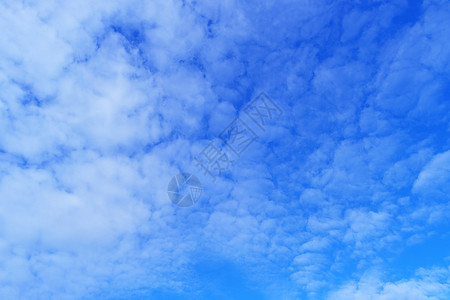 天堂在蓝背景的美丽白云在蓝天背景的白云自然大气层图片