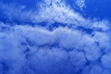 景观风优美水分在蓝天背景的美丽白云在蓝天背景的白云图片