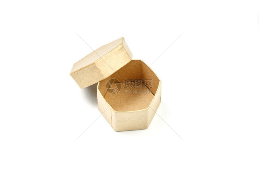 纸盒一种新的小型礼品盒由白色孤立背景生物降解纸板制成以白形孤立背景制作图片