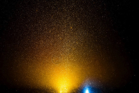 自然火上的星空夜公园反射图片