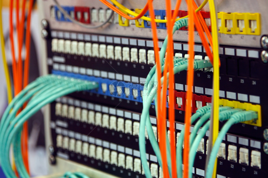 数据中心转变连接了电缆的网络交换硬件Name基础设施图片