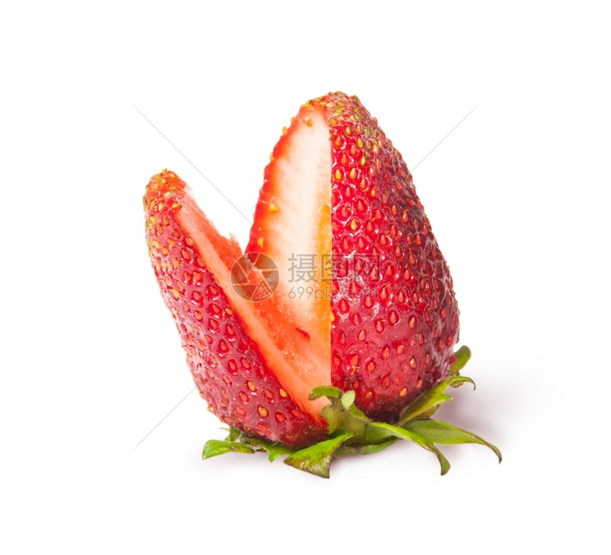 培育多汁熟的草莓有切片孤立在白色背景上可口水果图片