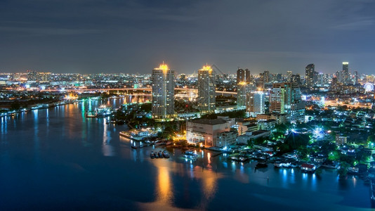 曼谷夜间风景黄昏时地貌河景色曼谷夜间风景摩天大楼空现代的图片