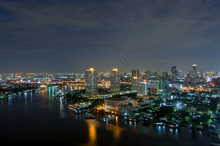 曼谷夜间风景黄昏时地貌河景色曼谷夜间风景桥交通市中心图片