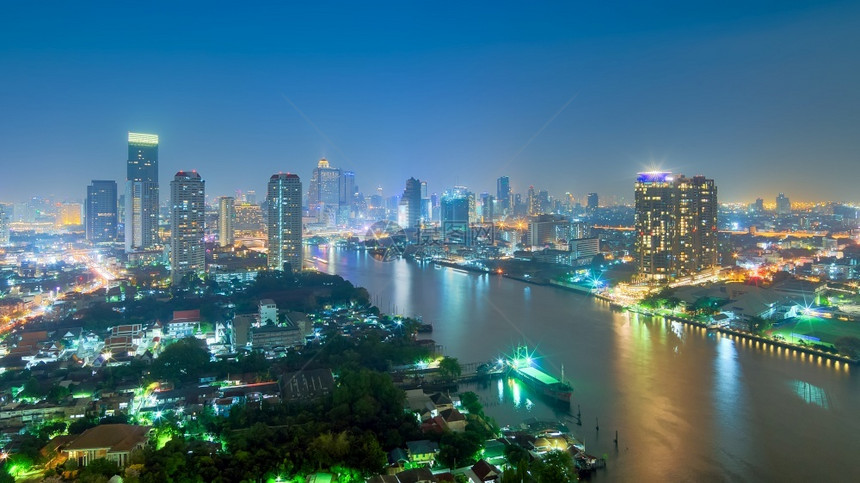 蓝色的现代曼谷夜间风景黄昏时地貌河景色曼谷夜间风景水图片