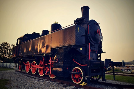 天空黑色的金属美丽老旧蒸汽列车奥地利欧洲火车图片