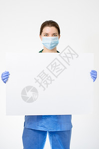 手拿着空白板的女医生背景图片