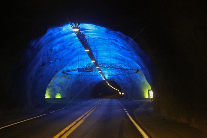 曲线未来挪威的Laerdal隧道世界上最长的公路隧道驾驶图片