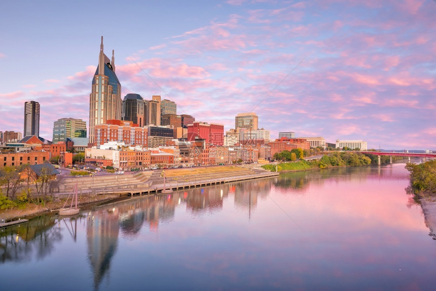 联合的Nashville田纳西州市中心与美国坎伯兰河的天线美国人城市的图片