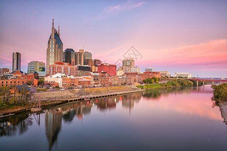 Nashville田纳西州市中心与美国坎伯兰河的天线风景降低音乐图片