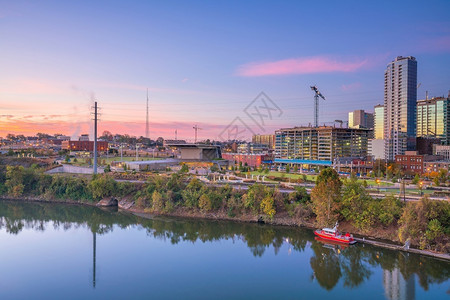 Nashville田纳西州市中心与美国坎伯兰河的天线暮联合纳什维尔图片