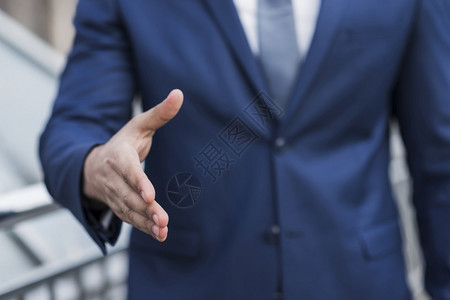 多样商务人士在工作中握手问候交易介绍男人图片