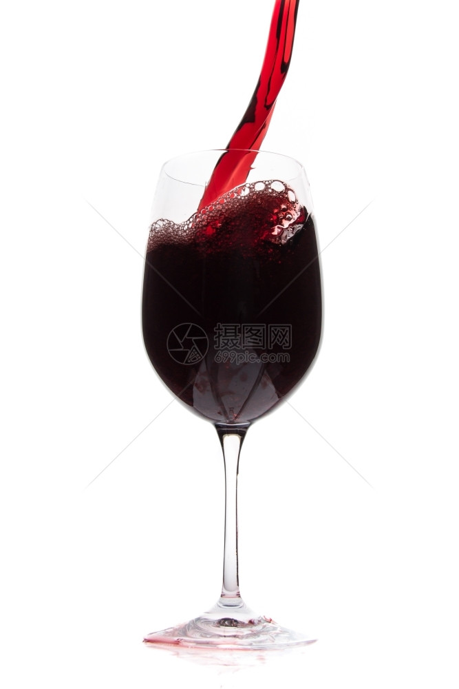 液体降低将红酒倒在高柱中以白物隔绝红酒杯图片