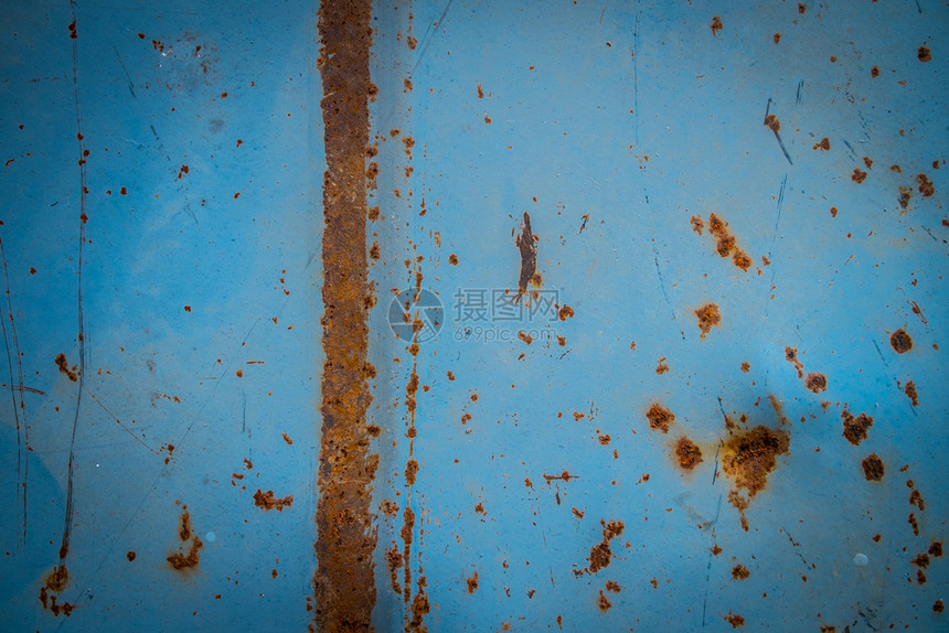 灰色的尘锈蓝涂漆金属墙的背景有生锈痕迹工业的图片