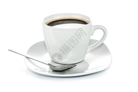 液体黑色的新鲜杯咖啡和茶碟汤匙在特制时以白色背景隔离图片