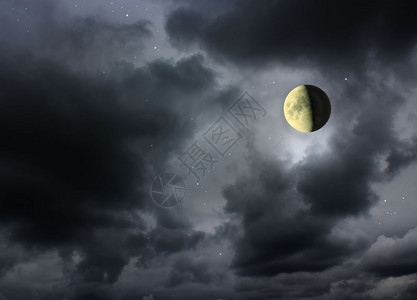 星光云月亮在黑暗的夜空中发光月亮在黑暗的夜空与星发光天文学图片