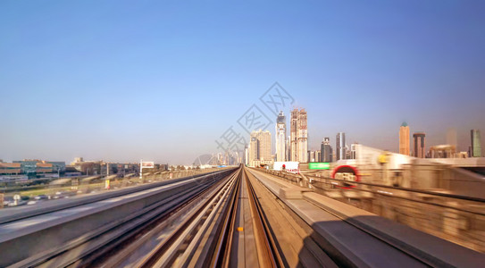 玻璃景观阿联酋迪拜地铁在夏日阿拉伯联合酋长国迪拜地铁在夏日图片