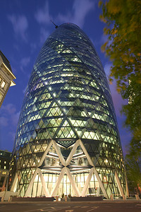 英国伦敦圣艾克斯街30日黄昏Gherkin大楼英石摩天行业图片