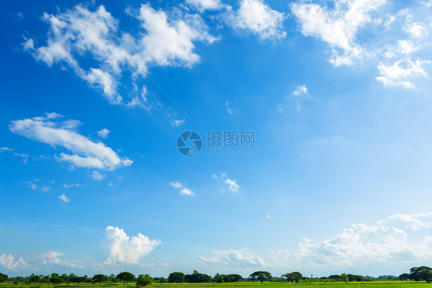 环境明亮地自然蓝天空背景纹理有白云图片