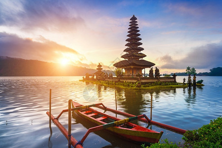 文化亚洲印度尼西巴厘岛的普拉乌伦达努布坦寺风景高清图片