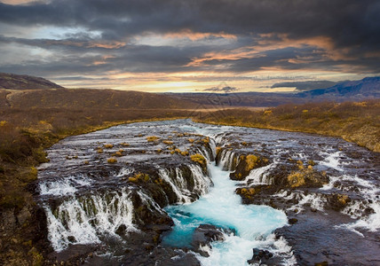 布雷库斯科古尔丰富多彩的冰岛的高清图片