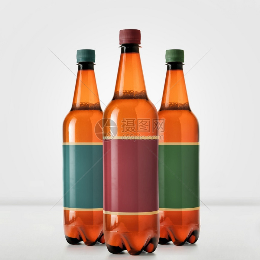 棕色啤酒瓶模型隔离在白色空标签极简主义者文件夹包装图片