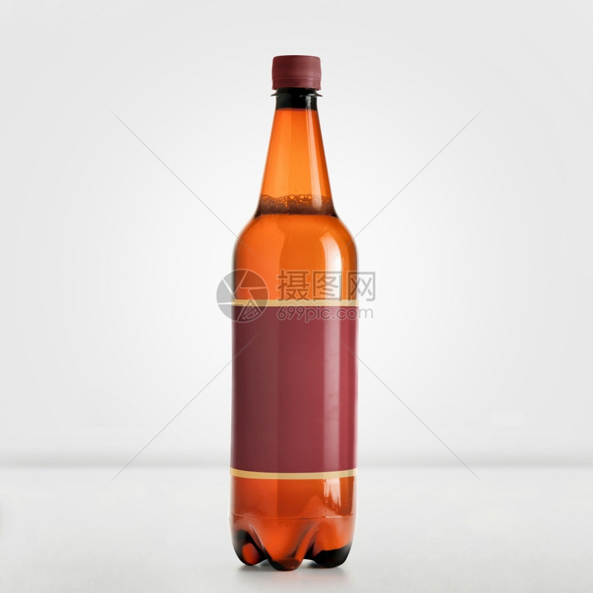 液体棕色啤酒瓶模型上白色孤立空标签未开封酒精图片