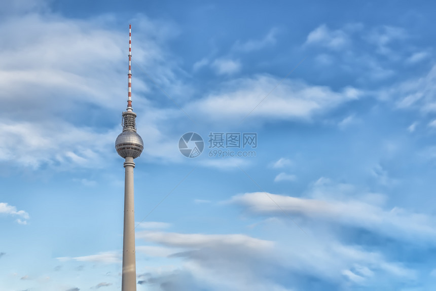 吸引力城市景观建筑学德国柏林2019年月日位于德国柏林亚历山大广场的多云天空电视塔位于德国柏林亚历山大广场的多云天空电视塔图片