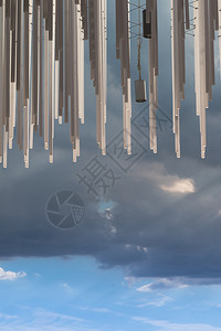 管道户外绞刑2015年意大利米兰博览会现代建筑设计主题背景中的吊塑料管和蓝天空2015年意大利背景图片